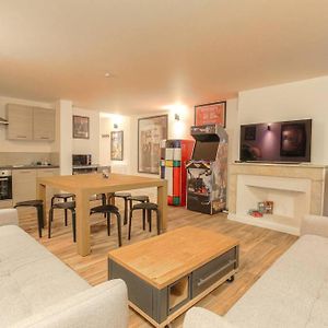 Appartement à 2 Chambres à Coucher