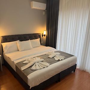 Galley Port Hotel