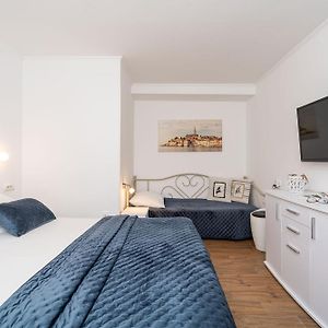 Apartments And Room Lora
