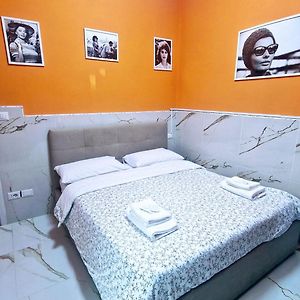 Oscar Rooms