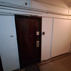 Studio Lit King-Size