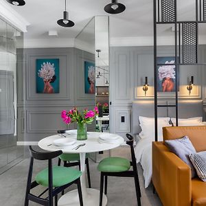 Feminine Studio Fragola Apartments