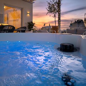Rooftops Of Athens - Areos Studio Jacuzzi & View