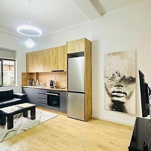 Prime Location Cozy Apartment Near Pazari I Ri