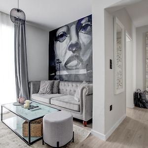 2 Private Suits - Art, Location, Quiet, Balconies