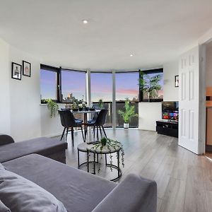 New Stylish City Apartment Free Parking Sleeps 5 Or 6