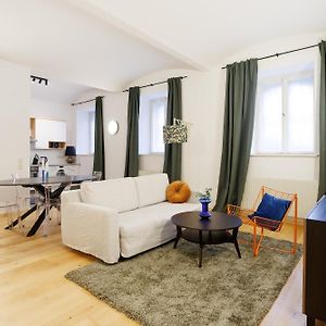 Appartement de Luxe à 2 Chambres à Coucher