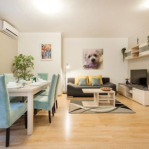 Appartement à 2 Chambres à Coucher