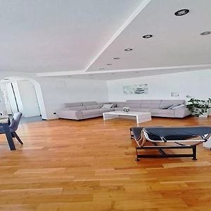 Appartement à 3 Chambres à Coucher