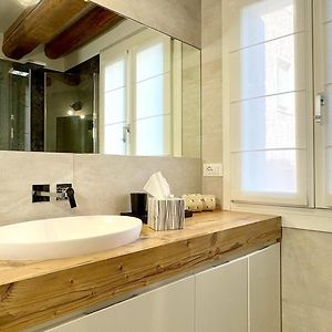 Appartement de Luxe à 2 Chambres à Coucher