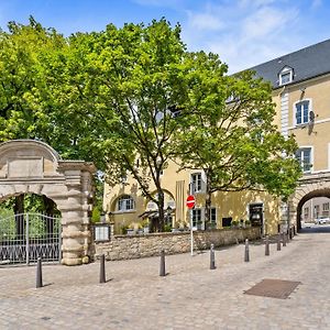 Modern Apartments In Clausen With Wifi, Kitchen & Workspace