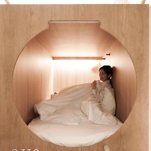 Capsule Juste Pour Femmes aux Étages Inférieurs