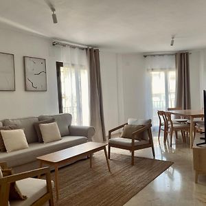Appartement à 3 Chambres à Coucher