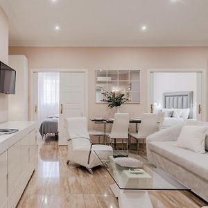 Isg Apartments Jose De Velilla Centro Parking