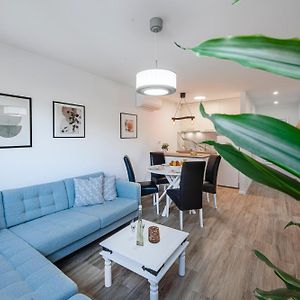 Appartement à 2 Chambres à Coucher