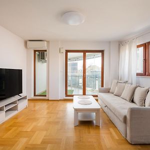 Appartement à 2 Chambres à Coucher