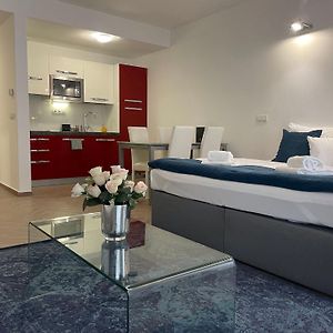 Smart Carrara Apartments