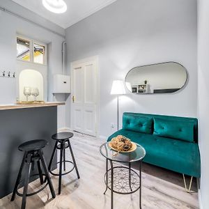 Synagogue 1 Bedroom Apartment S161