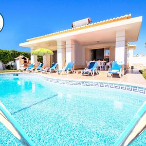 Villa à 3 Chambres à Coucher
