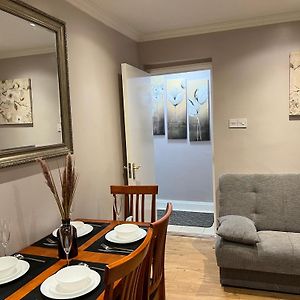 London Property Apartments For Up To 6, Next To Big Ben & London Eye