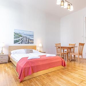 Simple Apartment Near Wiener Stadthalle