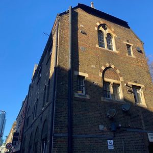 Victorian Building - Sleeps 5 - Pet Friendly