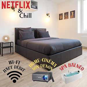 Cinema & Jacuzzi Aux Etoiles - Casabianca Suite