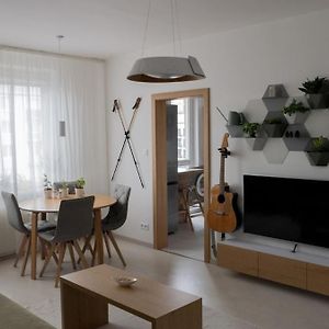 Appartement à 2 Chambres à Coucher
