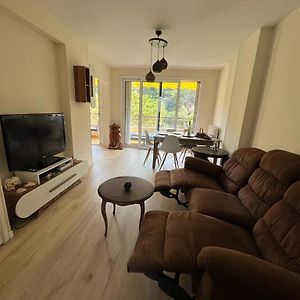 Appartement à 3 Chambres à Coucher