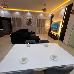 Appartement à 2 Chambres à Coucher