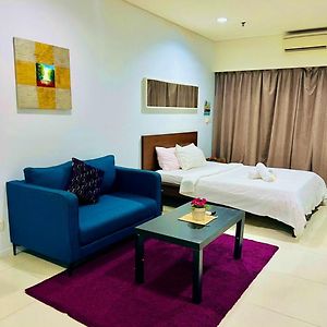 Studio Lit King-Size
