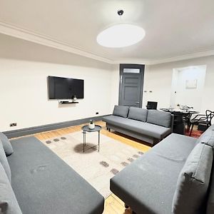 Appartement à 3 Chambres à Coucher