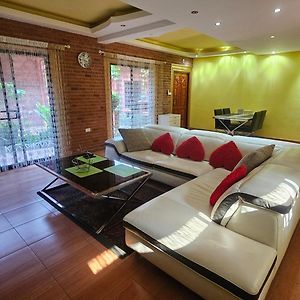 Appartement de Luxe à 2 Chambres à Coucher