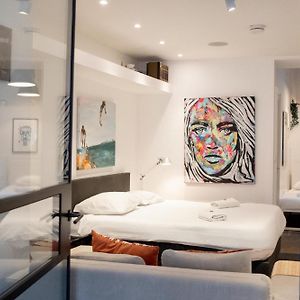 Spui apartment in center