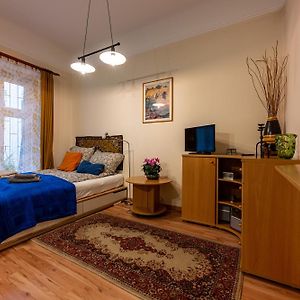 A Quiet Studio In The Heart Of The City