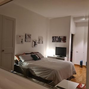 Studio Lit King-Size