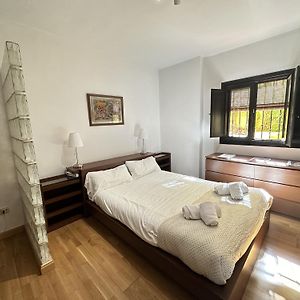 Studio Lit King-Size