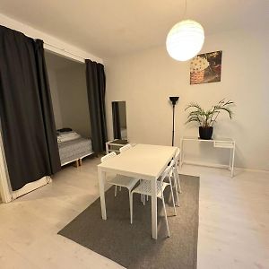 Moderni Siisti Studio Koti Jossa Modernit Kalusteet