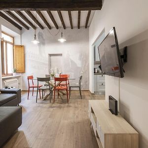 Laurel Apartment By Mmega