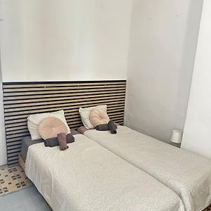 1- Habitacion Interior Con Aire Acondicionado Y Con Bano Independiente