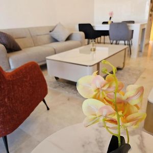 Appartement à 3 Chambres à Coucher