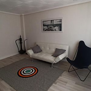 Appartement à 3 Chambres à Coucher