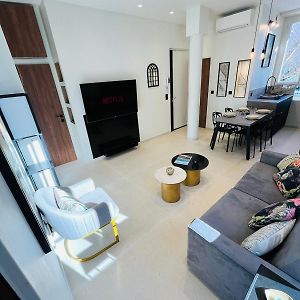 Appartement à 3 Chambres à Coucher