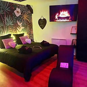Studio Lit King-Size