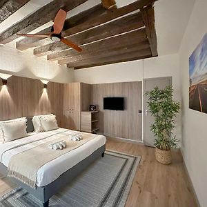 Elegant Studio Steps Away From Iconic Landmarks