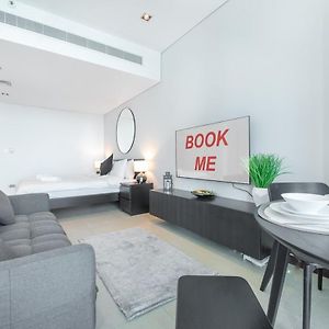 Studio Lit King-Size