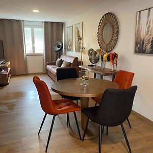Appartement à 2 Chambres à Coucher