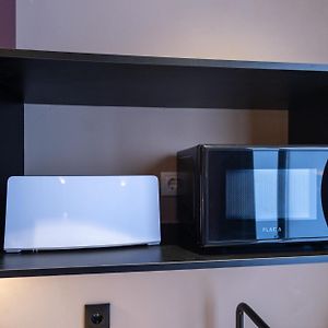 Studio Lit King-Size