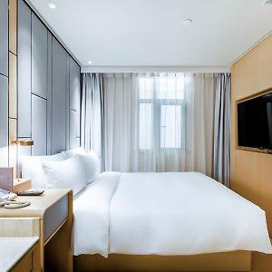 Queen Room Mainland Chinese Citizens