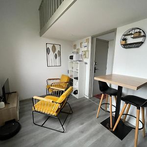 Studio Lit King-Size
